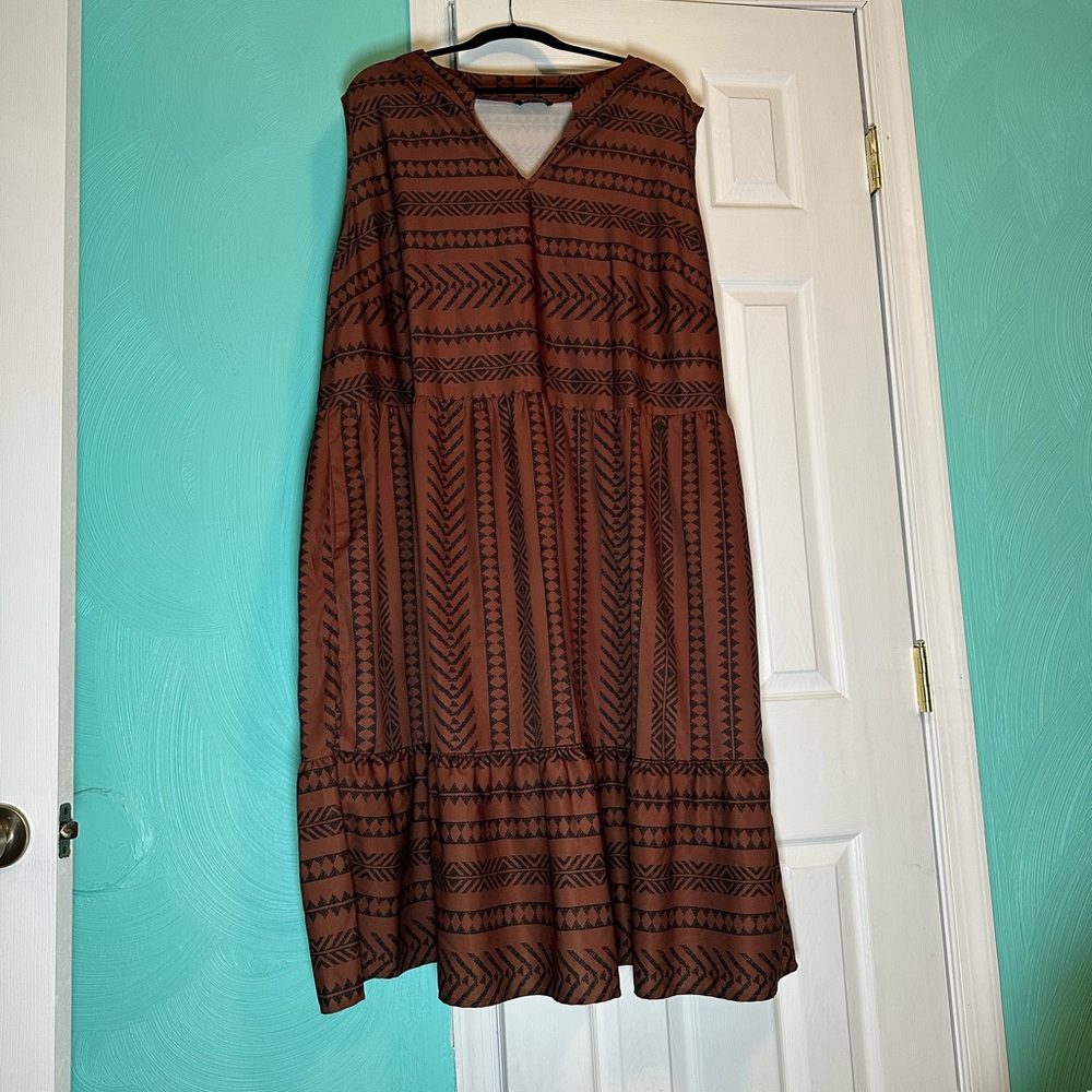 BloomChic Sleeveless Brown Patterned Midi Dress